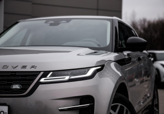 Подержанный автомобиль Land Rover Range Rover Evoque 2024 года (2 фото)