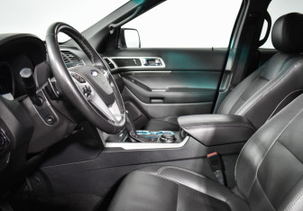 Подержанный автомобиль Ford Explorer 2014 года (10 фото)