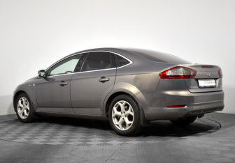 Подержанный автомобиль Ford Mondeo Sedan 2011 года (7 фото)