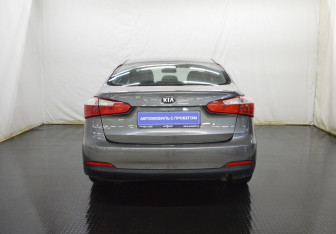 Подержанный автомобиль Kia Cerato Sedan 2013 года (6 фото)