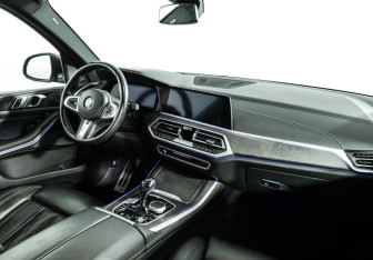 Подержанный автомобиль BMW X5 2021 года (9 фото)