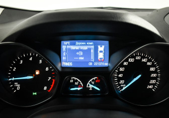 Подержанный автомобиль Ford Kuga 2014 года (17 фото)