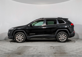 Подержанный автомобиль Jeep Cherokee 2014 года (8 фото)