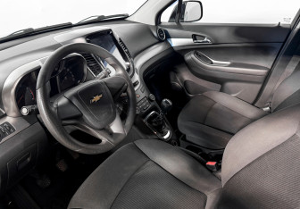 Подержанный автомобиль Chevrolet Orlando 2011 года (9 фото)