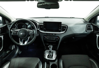 Подержанный автомобиль Kia Ceed Wagon 2020 года (13 фото)