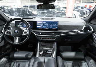 Подержанный автомобиль BMW X6 2023 года (14 фото)