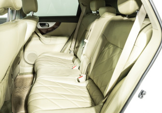 Подержанный автомобиль Infiniti QX70 2016 года (10 фото)