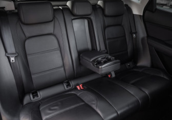 Подержанный автомобиль Jaguar E-Pace 2019 года (31 фото)