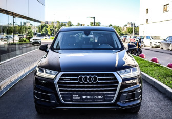 Подержанный автомобиль Audi Q7 2015 года (3 фото)