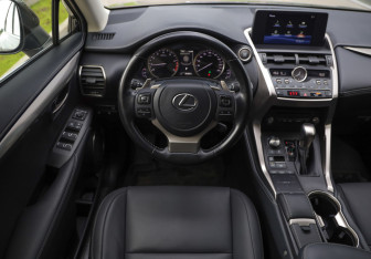 Подержанный автомобиль Lexus NX 2020 года (12 фото)