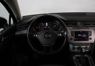 Подержанный автомобиль Volkswagen Passat Sedan 2016 года (10 фото)