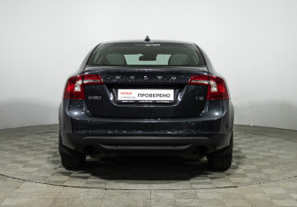 Подержанный автомобиль Volvo S60 2012 года (7 фото)