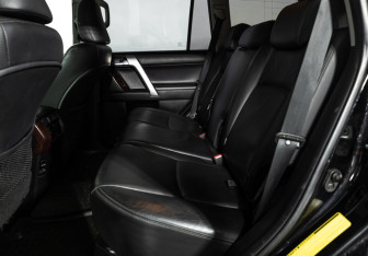 Подержанный автомобиль Toyota Land Cruiser Prado 2014 года (10 фото)