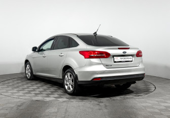 Подержанный автомобиль Ford Focus Sedan 2018 года (7 фото)