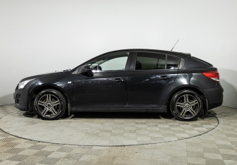 Подержанный автомобиль Chevrolet Cruze Hatchback 2013 года (8 фото)