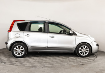 Подержанный автомобиль Nissan Note 2006 года (4 фото)