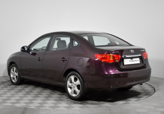 Подержанный автомобиль Hyundai Elantra Sedan 2011 года (7 фото)