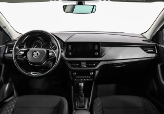 Подержанный автомобиль Skoda Rapid Liftback 2021 года (10 фото)