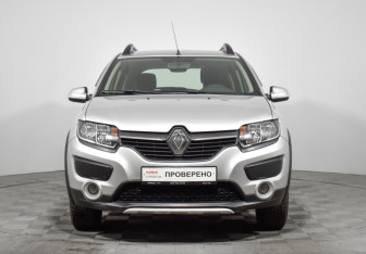 Подержанный автомобиль Renault Sandero 2015 года (2 фото)