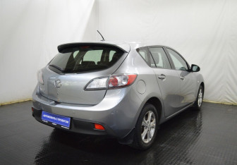 Подержанный автомобиль Mazda 3 Hatchback 2011 года (5 фото)