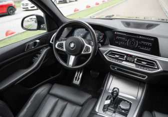 Подержанный автомобиль BMW X5 2020 года (13 фото)