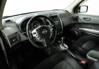 Подержанный автомобиль Nissan X-Trail 2008 года (11 фото)