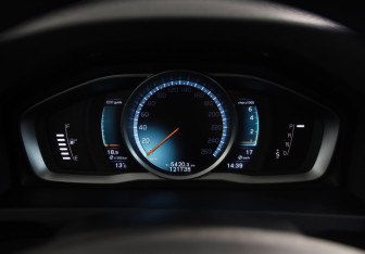 Подержанный автомобиль Volvo S60 2014 года (11 фото)