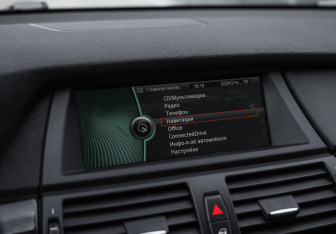 Подержанный автомобиль BMW X6 2013 года (18 фото)