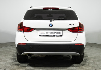 Подержанный автомобиль BMW X1 2011 года (6 фото)