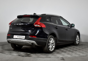 Подержанный автомобиль Volvo V40 Cross Country 2017 года (5 фото)
