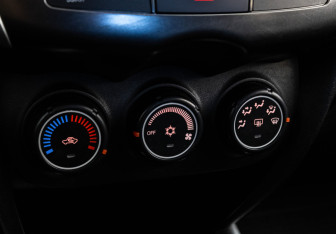 Подержанный автомобиль Mitsubishi ASX 2012 года (14 фото)