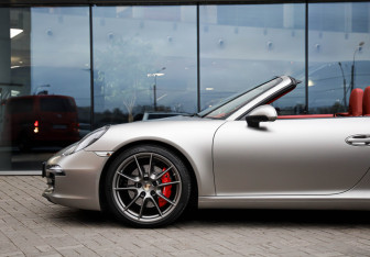 Подержанный автомобиль Porsche 911 Convertible 2013 года (17 фото)