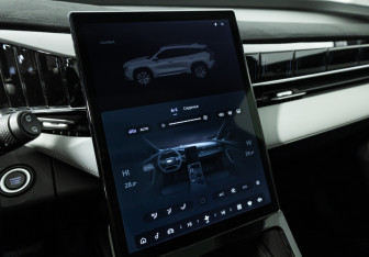 Подержанный автомобиль Geely Atlas 2024 года (16 фото)