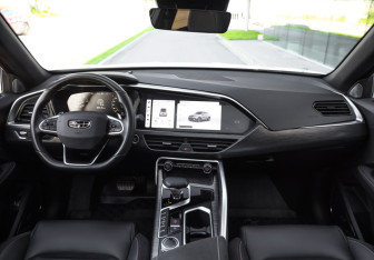 Подержанный автомобиль Geely Tugella 2024 года (10 фото)