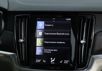 Подержанный автомобиль Volvo V90 Cross Country 2017 года (13 фото)