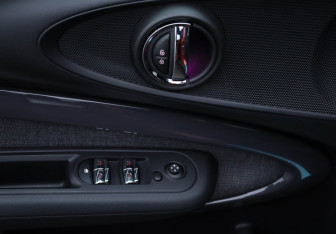 Подержанный автомобиль MINI Clubman Wagon 2019 года (24 фото)