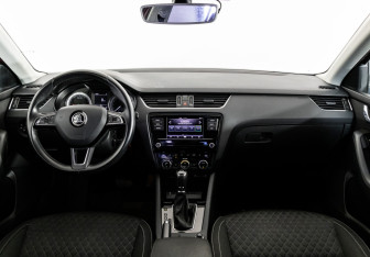 Подержанный автомобиль Skoda Octavia Liftback 2017 года (10 фото)