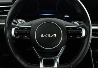 Подержанный автомобиль Kia K5 2022 года (25 фото)