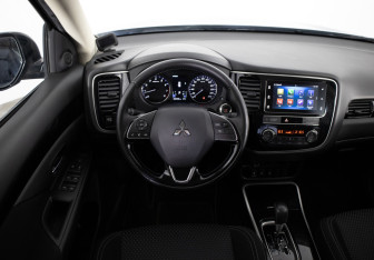 Подержанный автомобиль Mitsubishi Outlander 2019 года (10 фото)