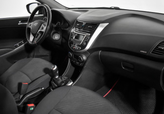 Подержанный автомобиль Hyundai Solaris Sedan 2014 года (13 фото)