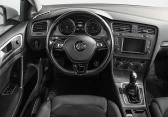 Подержанный автомобиль Volkswagen Golf Hatchback 2013 года (11 фото)