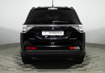 Подержанный автомобиль Mitsubishi Outlander 2013 года (6 фото)