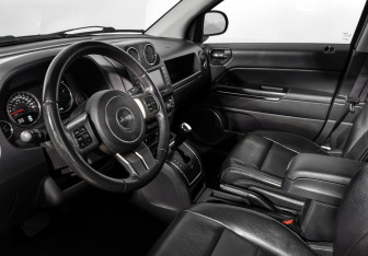 Подержанный автомобиль Jeep Compass 2012 года (9 фото)