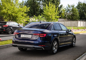 Подержанный автомобиль Audi A4 Sedan 2018 года (6 фото)