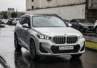 Подержанный автомобиль BMW X1 2024 года (5 фото)