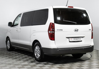 Подержанный автомобиль Hyundai H-1 2016 года (7 фото)