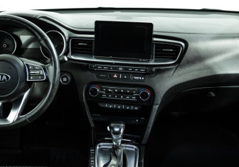 Подержанный автомобиль Kia Ceed Hatchback 2018 года (14 фото)