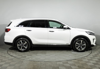 Подержанный автомобиль Kia Sorento 2018 года (4 фото)