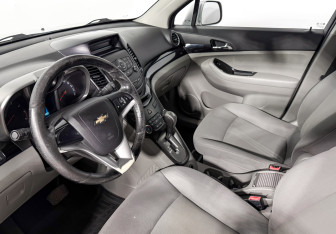 Подержанный автомобиль Chevrolet Orlando 2012 года (9 фото)
