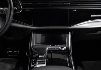 Подержанный автомобиль Audi Q8 2019 года (16 фото)